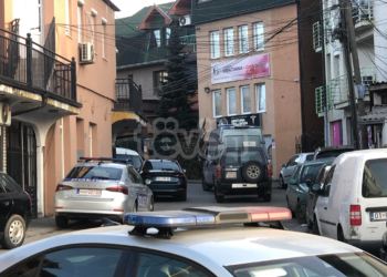 Pamje nga vendi i ngjarjes ku u gjet e vdekur një grua në Prishtinë