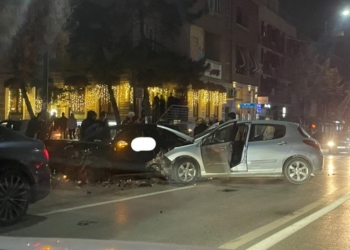 Dy të lënduar në aksidentin ku u përfshinë dy vetura, në njërën u gjet edhe armë