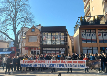 Fillon protesta në veri të Mitrovicës