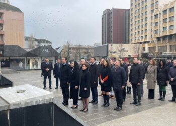 Krerët e shtetit bëjnë homazhe te Zahir Pajaziti: Do ta kemi udhërrëfyes sakrificën mbi të cilën u ndërtua shteti ynë