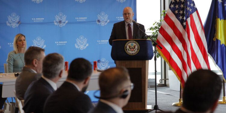 Hovenier pas takimit për Asociacionin: Të zbatohen të gjitha angazhimet e dialogut