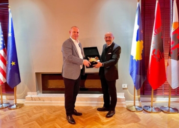 Lladrovci me pronarin e Ferronikelit flasin për fillimin e punës në këtë fabrikë