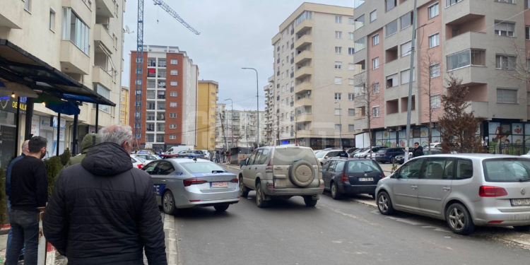 Dy gra plagosen me armë zjarri nga një burrë në Fushë- Kosovë