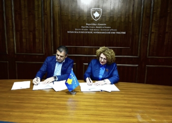 Ministria e Industrisë jep në shfrytëzim tokën në Fushë Kosovë, hap 300 vende të punës