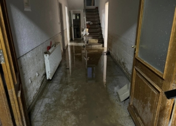 Bulliqi premton ndihmë për dëmet e shkaktuara nga ​vërshimet në Podujevë