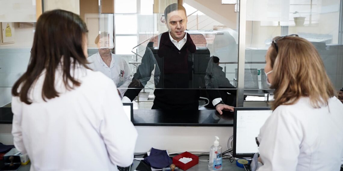 Abdixhiku: Koha që punëtorëve shëndetësor tu japim pagat që meritojnë