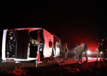Përmbyset autobusi në Turqi, humbin jetën 5 pasagjerë, mes tyre një i mitur