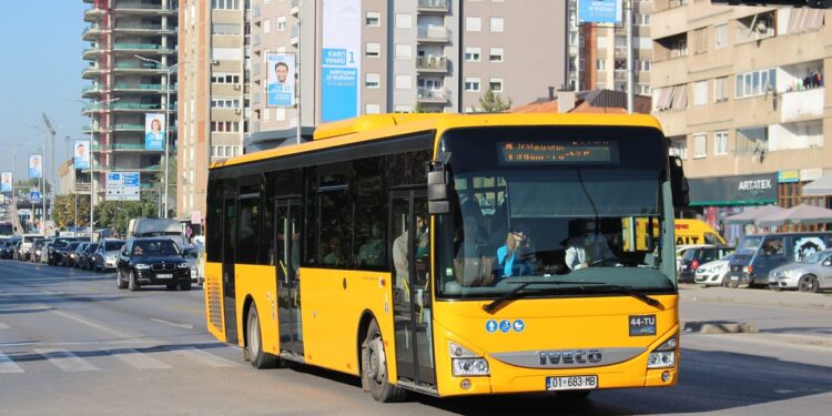 VV kundër rritjes së çmimit të biletës në Trafikun Urban, LDK e vlerëson lehtësim për qytetarët