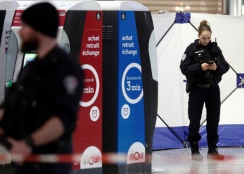 Sulm me thikë në një stacion treni në Paris, gjashtë të plagosur