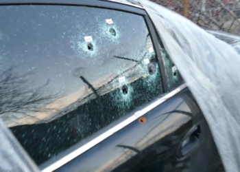 Dëmtohen 10 vetura nga plumbat qorr