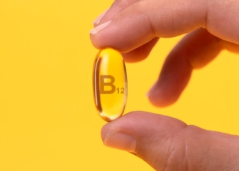 Çfarë e shkakton mungesën e vitaminës B12 dhe si ta zëvendësoni