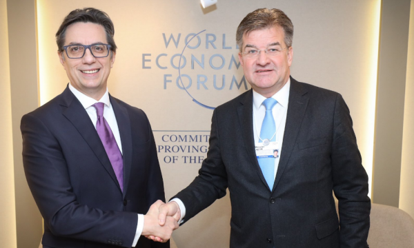 Lajçak takohet me presidentin e Maqedonisë së Veriut, flasin për zhvillimet në rajon