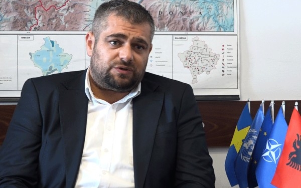 Hoti: Serbia ka shtuar paragrafë në dokumentin për të pagjeturit, s’i pranojmë