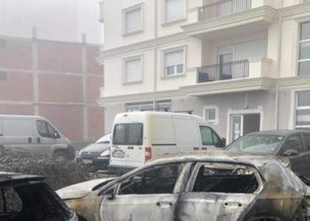 Digjen pesë vetura në Pejë