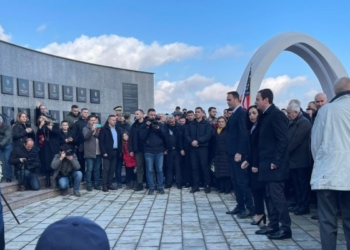 ​Krerët e shtetit bëjnë homazhe në Reçak