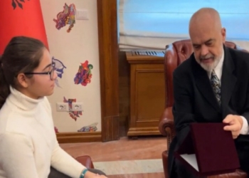 Policët e rënë në krye të detyrës, Rama u jep bijve të tyre statusin “Fëmijë në Përkujdesje”