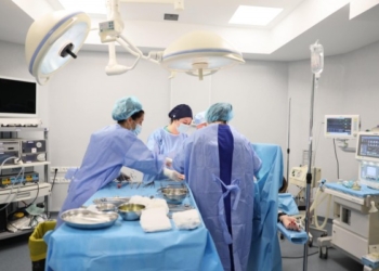 ​Tumorin prej 5 kilogramësh ia heqin nga trupi gruas në Tiranë