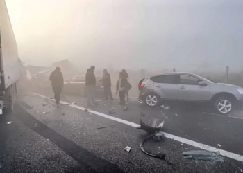 13 vetura dhe 6 kamionë të përfshira në një aksident në Athinë