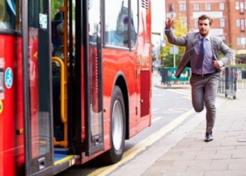 Jetëgjatësia, sa fitojnë ata që vrapojnë për të kapur autobusin?