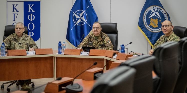 Komandanti i KFOR-it: Situata në Kosovë e qetë, por jashtëzakonisht e paqëndrueshme