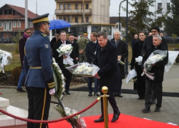 Szunyog për Rugovën: Qasja e tij paqësore na nevojitet shumë këto ditë