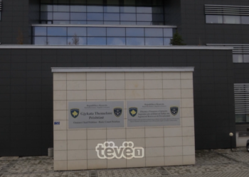 Ministria e Infrastrukturës dhe disa komuna nënshkruajnë kontrata për mirëmbajtjen e rrugëve