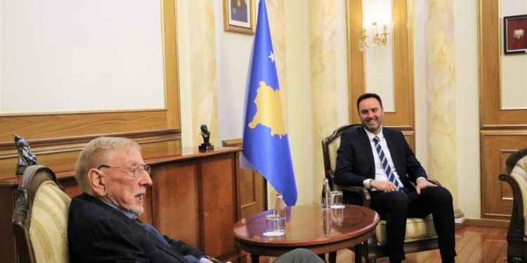 Konjufca: Walker pa ju trembur syri i pati thënë Millosheviçit të vërtetën