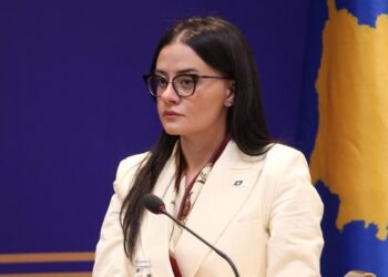 Ish-kryediplomatja: Presidentja Osmani ta telefonojë menjëherë presidentin kroat