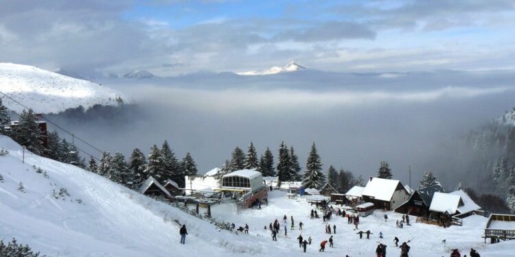 Shtetasit të Shqipërisë i vidhen paratë në Qendrën e Skijimit në Brezovicë