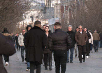 Prishtina “e pashëndetshme”, rekomandohet bartja e maskës