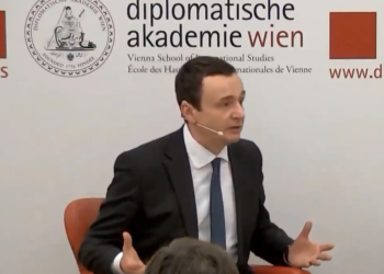 Kurti: Jemi gati t’i zgjasim dorën Serbisë nëse ata janë gati të çlirojnë grushtin e tyre