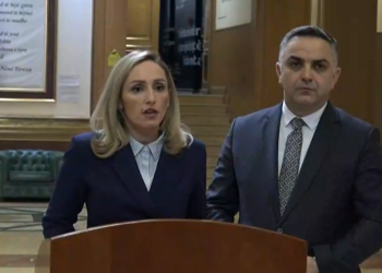 AAK thotë se LVV u ka bërë presion deputetëve të saj që ishin pro Trustit: Të gjithë do të votojnë kundër