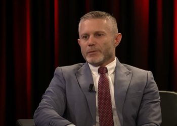 Ramadani: Serbia synon ta mbajë pezull Ballkanin përmes Veriut të Kosovës