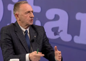 Azemi: Punëtorët e sektorit privat nuk e kanë qëllim 50 euroshin, por ikjen nga Kosova