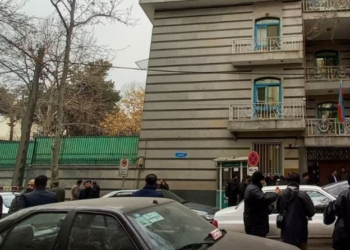 Një person qëllohet për vdekje në Ambasadën e Azerbajxhanit në Iran