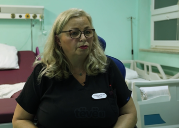 Mamia që mori pjesë në lindjen e 352 foshnjave gjatë vitit 2022