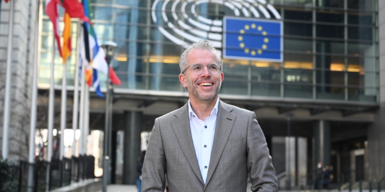 “Një hap më afër”, raportuesi për Kosovën në PE reagon pas votimit për liberalizimin e vizave