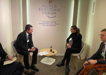 ​Kurti takoi kryeministren e Finlandës, biseduan për rritjen e numrit të ushtarëve finlandez në Kosovë