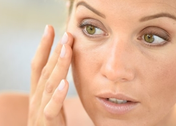 Proteina me bazë bimore që ndriçon lëkurën