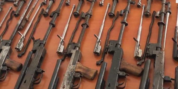 Policia e Shtetit publikon pamje nga aksioni ku konfiskoi arsenal armësh dhe kanabis