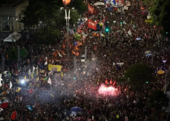 Mbahen tubime të mëdha pro-demokracisë për të dënuar rebelët në Brazil