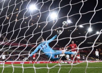 Unitedi me një këmb në finale të Kupës EFL