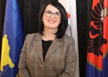 Jep dorëheqje drejtoresha e Arsimit në Viti: Arsimi nuk është prioritet