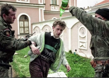 Ron Haviv rrëfen se si i kapi në fotografi vrasjet e shqiptarëve në Bosnje