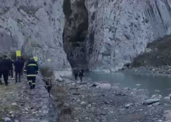 Shpëtohet  43-vjeçarin që ishte bllokuar në kanionet e Gramshit
