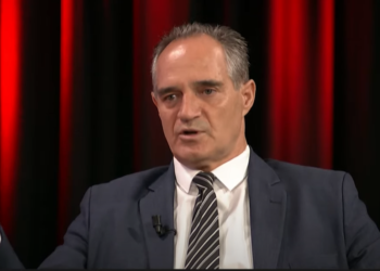 Hasani thotë se ndërkombëtarët kërkuan të mos paditet Serbia