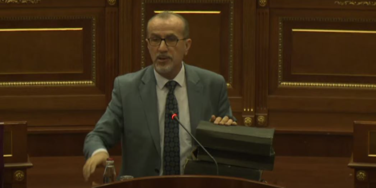 Haxhiu – deputetëve të VV-së: Votojeni Projektligjin për Trustin, mos e dëgjoni Mimozën e Albinin