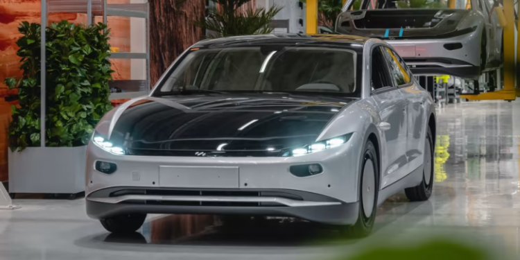 Mbyllet kompania e veturave elektrike me energji diellore