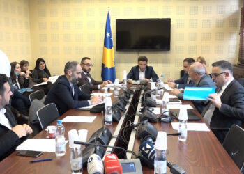 Miratohen raportet e komisioneve kryesore për byronë shtetërore