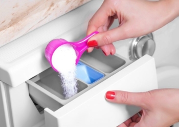 A po përdorni më shumë detergjent rrobash nga çfarë duhet?